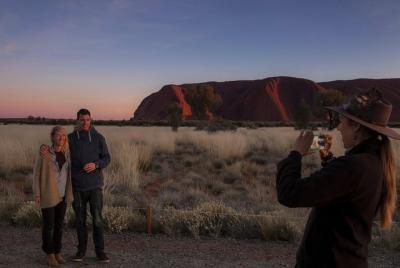 Highlights of Uluru Including Sunrise and Breakfast