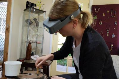 Opal polishing workshops in the beautiful Blue Mountains Opal polishing workshops in the beautiful Blue Mountains