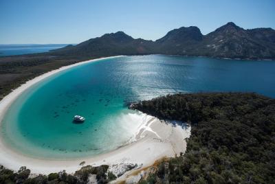 Wineglass Bay Cruise from Coles Bay Wineglass Bay Cruise from Coles Bay