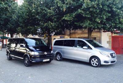 Round Trip Transfer from Charles de Gaulle or Orly Airports to Disneyland Paris