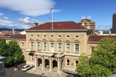 2-Hour Small-Group Walking Tour of Hobart 2-Hour Small-Group Walking Tour of Hobart
