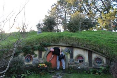 2-Day Hobbiton, Rotorua, Waitomo Caves Tour from Auckland with Ac 2-Day Hobbiton, Rotorua, Waitomo Caves Tour from Auckland with Ac