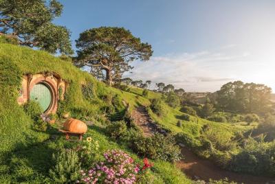 Hobbiton Movie Set Tour & Rotorua Twin Village Experience Hobbiton Movie Set Tour & Rotorua Twin Village Experience