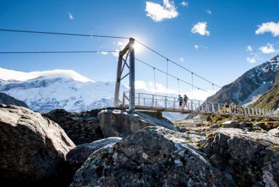 Mt Cook & Hooker Valley Hike Small Group Tour from Queenstown Mt Cook & Hooker Valley Hike Small Group Tour from Queenstown