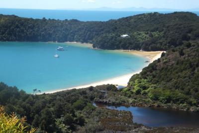 Full-Day Abel Tasman National Park Hiking Tour with Cruise Full-Day Abel Tasman National Park Hiking Tour with Cruise