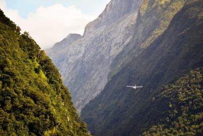 Milford Sound Scenic Fly-Cruise-Fly departing Queenstown Milford Sound Scenic Fly-Cruise-Fly departing Queenstown