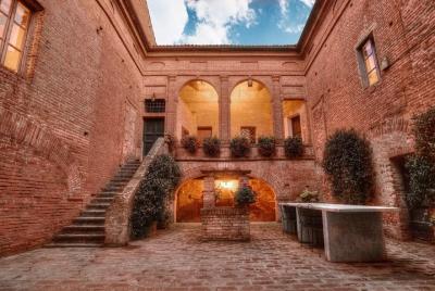 Montalcino: Brunello Wine Tasting & Lunch in a Tuscan Castle Montalcino: Brunello Wine Tasting & Lunch in a Tuscan Castle
