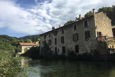 Picturesque Luberon - From AIX-EN-PROVENCE  Picturesque Luberon - From AIX-EN-PROVENCE