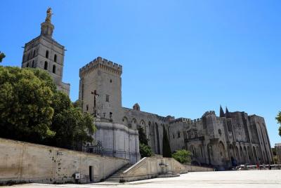 Avignon Avignon's history, local culture & the wines of Châteauneuf du Pa