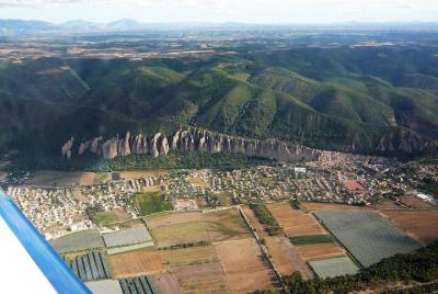1-Hour Sightseeing Flight around Aix-en-Provence 1-Hour Sightseeing Flight around Aix-en-Provence