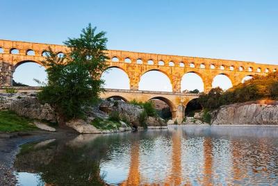 Provence Highlights Full-Day Tour from Avignon Provence Highlights Full-Day Tour from Avignon