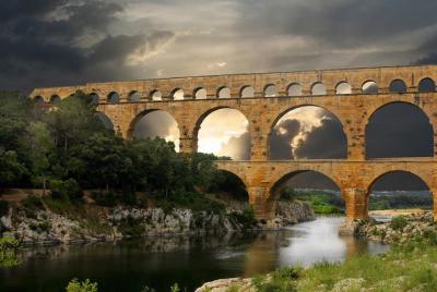 PRIVATE Full Day Provence Villages and Historical Monuments Walki PRIVATE Full Day Provence Villages and Historical Monuments Walki