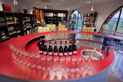 2 Hour Sparkling Wine Tasting and visit in Beaune 2 Hour Sparkling Wine Tasting and visit in Beaune