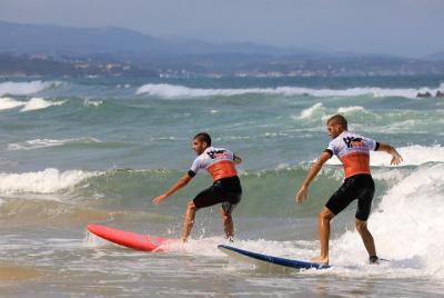 Group surf lessons / Surf group lesson - 1h30 Group surf lessons / Surf group lesson - 1h30