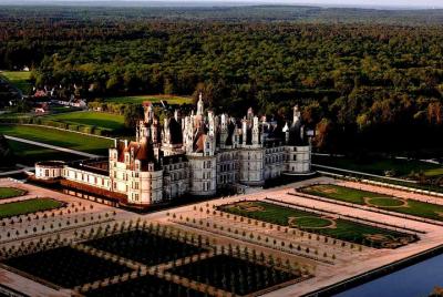 Circuit 2 castles around Blois: Chambord + Cheverny Circuit 2 castles around Blois: Chambord + Cheverny