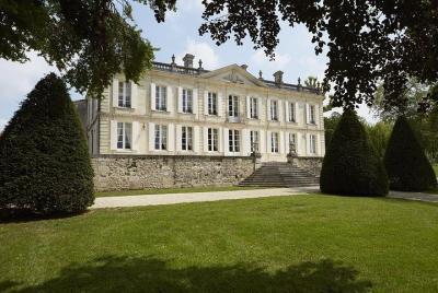 Full-day wine tour in Saint-Emilion (Premium Sedan) Full-day wine tour in Saint-Emilion (Premium Sedan)