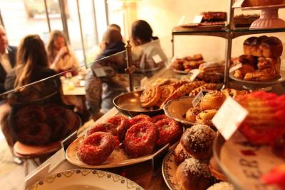 Bordeaux Super Saver: Gourmet Food Walking Tour with Lunch plus Médoc Wine Tasting Bordeaux Super Saver: Gourmet Food Walking Tour with Lunch plus Médoc Wine Tasting