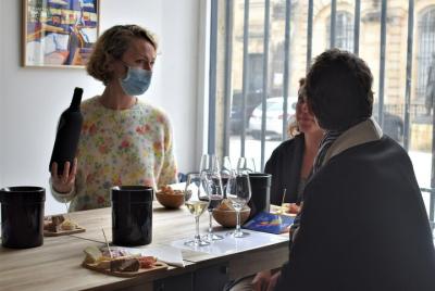 Wine Tasting Experience in Bordeaux with Snacks Wine Tasting Experience in Bordeaux with Snacks
