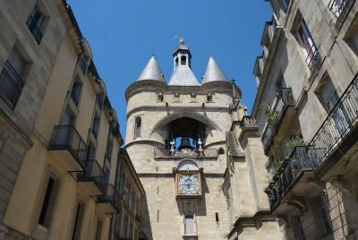 Bordeaux Private Tour: Old Town Exploration Game Bordeaux Private Tour: Old Town Exploration Game