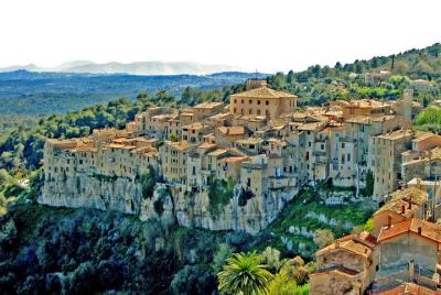 The wolf gorge and the stone nests of Provence