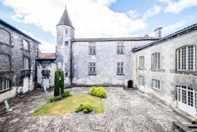 Discovery Visit of Château Royal de Cognac with Tasting in Cog Discovery Visit of Château Royal de Cognac with Tasting in Cog