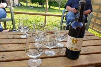 Beer, unfiltered, unpasteurized with fermentation in the bottle. Beer, unfiltered, unpasteurized with fermentation in the bottle.