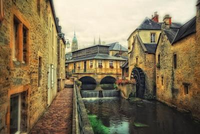 Private 8-hour tour to Bayeux & Caen from Le Havre cruise port wi Private 8-hour tour to Bayeux & Caen from Le Havre cruise port wi