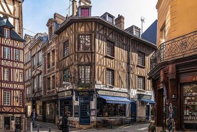 Private 8/9-hour tour to Rouen & Giverny (Monet) from Le Havre with driver/guide Private 8/9-hour tour to Rouen & Giverny (Monet) from Le Havre with driver/guide