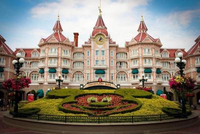 Private Transfer from Disneyland Paris to Charles de Gaulle or Orly Airports Private Transfer from Disneyland Paris to Charles de Gaulle or Orly Airports