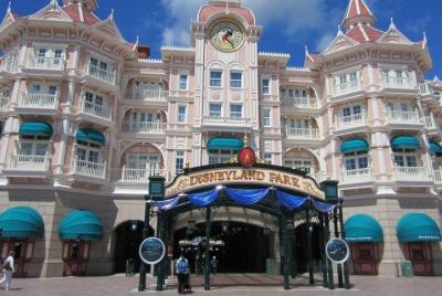 Private transfer from Beauvais Airport to Disneyland and back (return) Private transfer from Beauvais Airport to Disneyland and back (return)