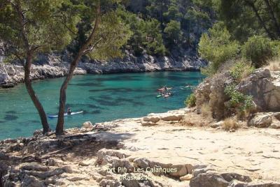 A guided day of exploration in sea kayaking, discovery of the National Park. A guided day of exploration in sea kayaking, discovery of the National Park.