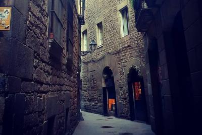Guided Tour to Pier through the Jewish Quarter of Barcelona