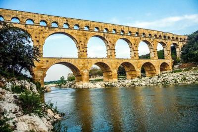 Private small group tour of Nimes and Pont du gard