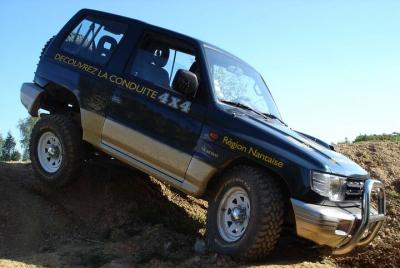 4x4 crossing in a Private Estate in Pays de Loire 4x4 crossing in a Private Estate in Pays de Loire