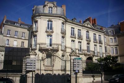 Private 3-hour Walking Tour of Nantes with official tour guide Private 3-hour Walking Tour of Nantes with official tour guide