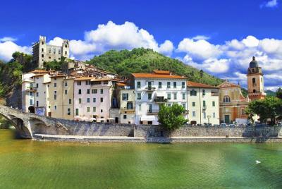 Italian Market Shopping Small Group Day Tour from Nice Italian Market Shopping Small Group Day Tour from Nice