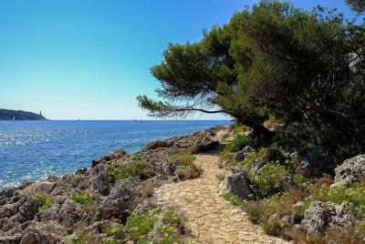 Picturesque walk from Nice to Villefranche sur Mer with pic-nic a Picturesque walk from Nice to Villefranche sur Mer with pic-nic a