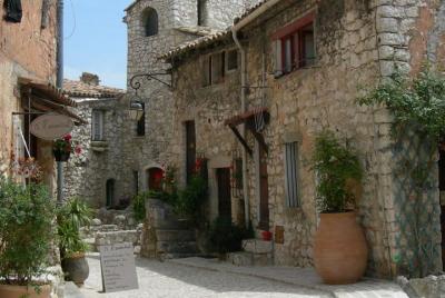 Cannes, Gourdon, & Saint-Paul-de-Vence Small Group Day Trip from Nice