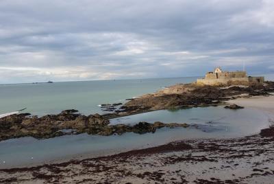Day Trip to Mont Saint-Michel and Saint-Malo from Rennes with driver-guide Day Trip to Mont Saint-Michel and Saint-Malo from Rennes with driver-guide