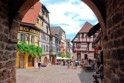 Alsace Wine Route & Local Villages Guided Tour with Colmar from Strasbourg