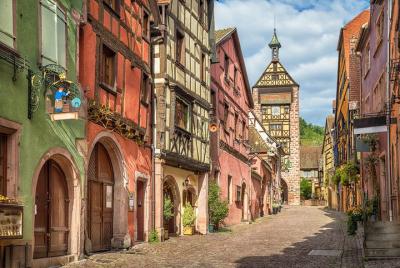 Strasbourg-Entzheim Airport (SXB) - Riquewihr Strasbourg-Entzheim Airport (SXB) - Riquewihr