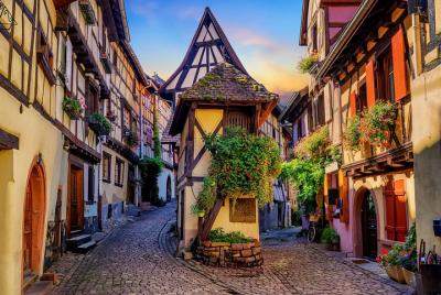 Strasbourg-Entzheim Airport (SXB) - Eguisheim Strasbourg-Entzheim Airport (SXB) - Eguisheim