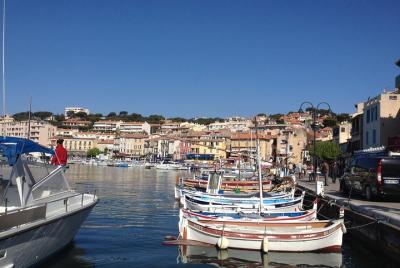 Provence Villages Private Day Tour including Cassis Shore Excursion from Toulon