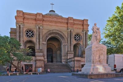 Rare visit of the Saint Aubin district!