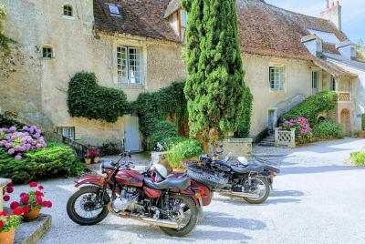 Vintage Tour On Sidecar Ural From Amboise (4h00) Vintage Tour On Sidecar Ural From Amboise (4h00)