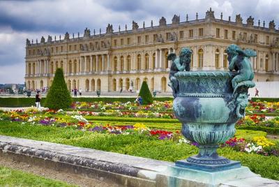 Versailles Palace and Gardens Guided Tour with Skip-the-line Tic  Versailles Palace and Gardens Guided Tour with Skip-the-line Tic