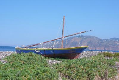 Lipari & Salina south - individual tour participation Lipari & Salina south - individual tour participation