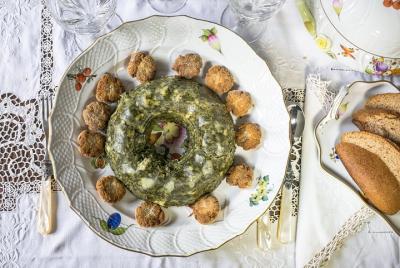 Small Group Market tour and Dining Experience at a Cesarina's hom