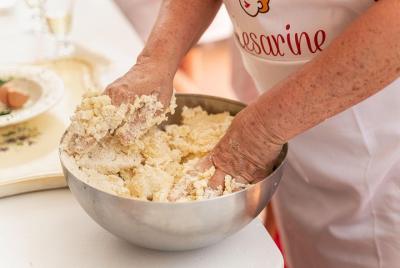 Private Pizza & Tiramisu Class at a Cesarina's home with tasting 