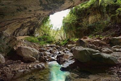 Guided excursion in the Scappuccia Valley in Genga